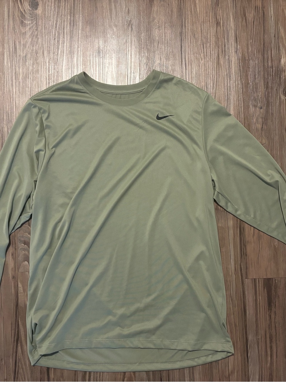 Nike Men’s Long-Sleeve Performance Tee in Olive